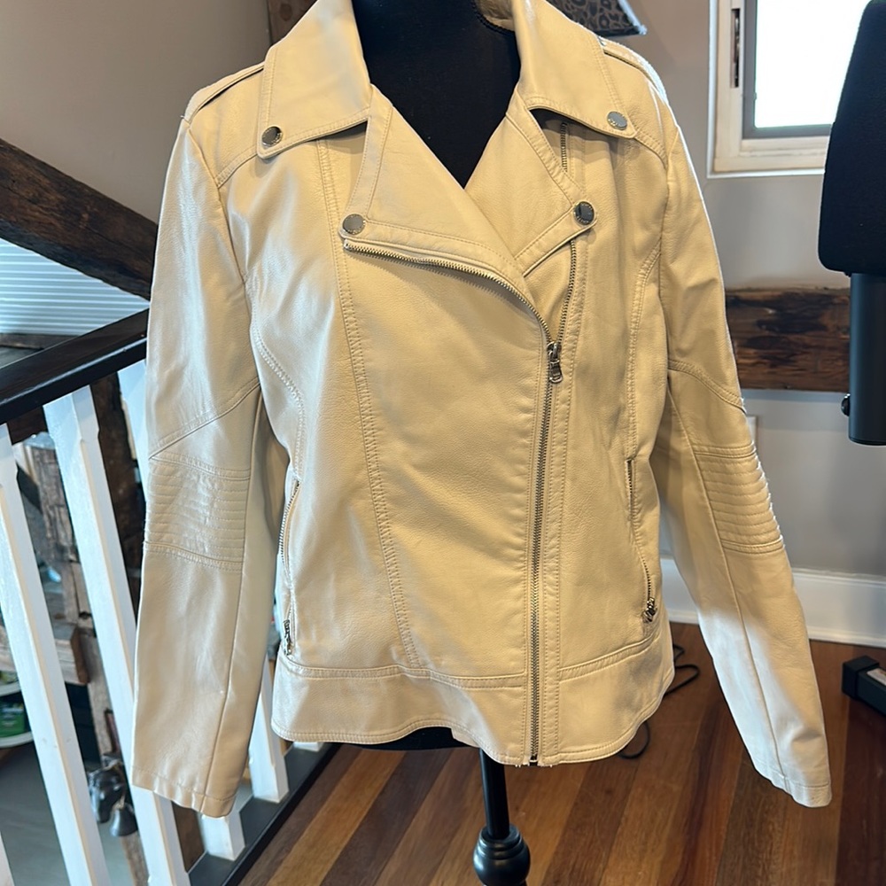 Off white vegan leather ( faux) like new , motorcycle style size XXL